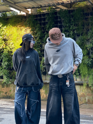 水洗閃電刺繡帽T