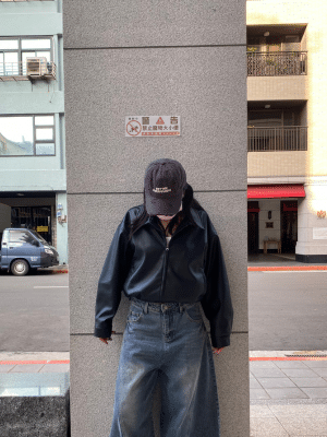 2 短款皮質外套