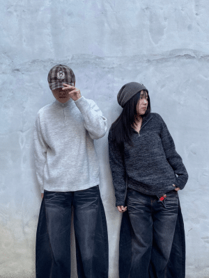 2 立領拉鍊針織上衣