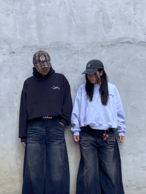 2 草寫英文刷毛帽T